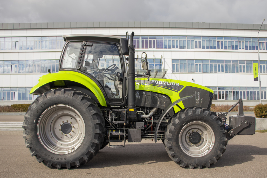 Колесный трактор PL2304 Zoomlion
