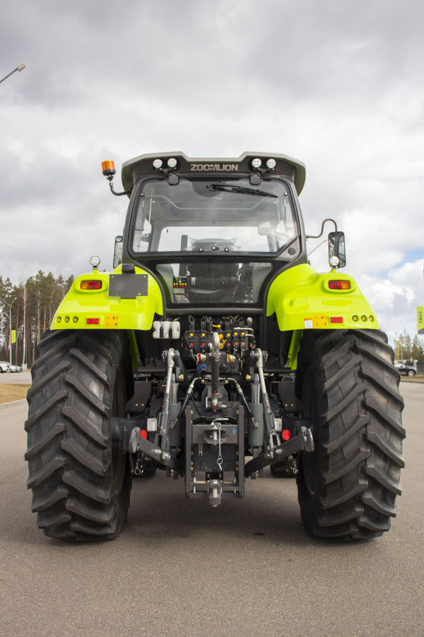 Колесный трактор PL2304 Zoomlion