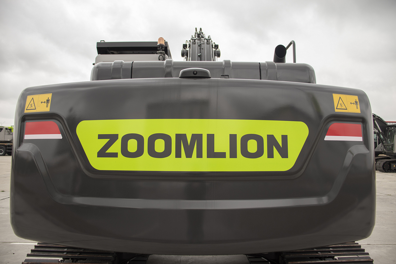 НОВИНКА! Cтарт продаж гусеничного экскаватора ZE215G