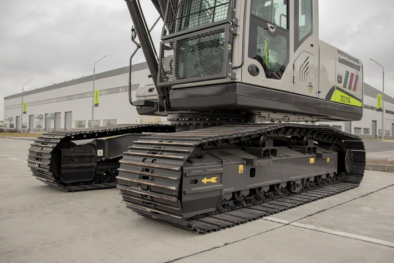 НОВИНКА! Cтарт продаж гусеничного экскаватора ZE215G